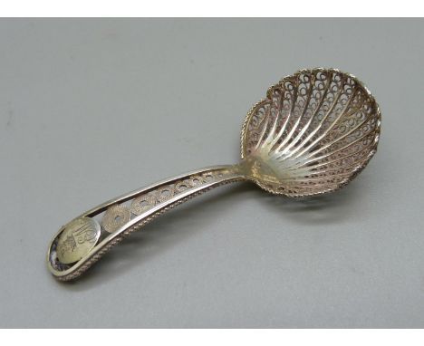 A 19th Century filigree caddy or sifter spoon, 71mm 
