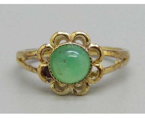 A silver gilt green chrysoprase ring, with certificate, P 