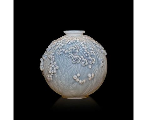 René Lalique (French 1860-1945) DRUIDES VASE, NO. 937 designed 1924cased opalescentengraved R. Lalique France No. 937Dimensio