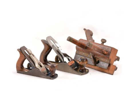 Tools and planes; including Stanley Bailey no.4, Record no.2 planes, other wooden planes, mallets, chisels, etc.