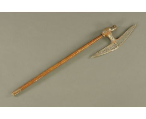 A eastern axe, with steel blade and wooden, shaft 82 cm. CONDITION REPORT: Even rusting to the blade.  This axe has light sur