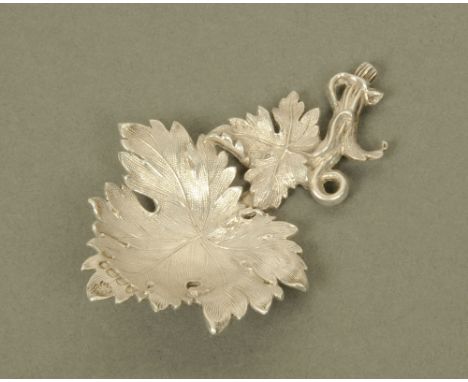 A William IV cast silver vine leaf pattern caddy spoon, by Charles Reilly & George Storer, London 1830. CONDITION REPORT: Thi