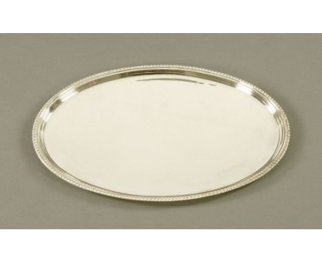 A silver oval tray Sheffield 1976, maker Roberts & Belk, 1113 grams.  Length 40 cm  (see illustration). CONDITION REPORT: Thi