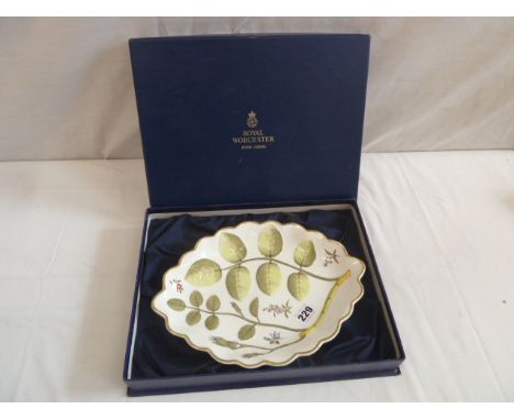 Royal Worcester 'The Blind Earl' dish (boxed) 