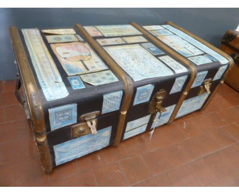 Banded cabin trunk 
