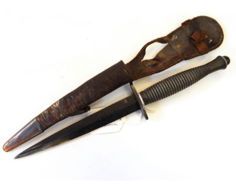 WWII Fairbairn-Sykes commando fighting knife with original leather scabbard, blade 17cm, full length 29cm 