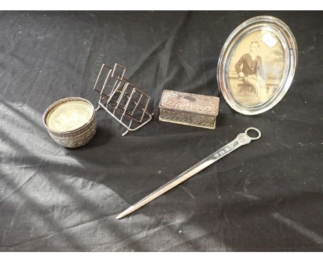 A COLLECTION OF SILVER to include an embossed silver trinket box (5)