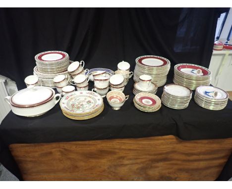 A COLLECTION OF ENGLISH CERAMICS including a MAJESTIC' Royal Grafton fine bone china part tea service and other ceramics (a l
