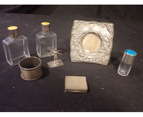 A MINIATURE SILVER AND ENAMEL COMPACT together with similar items (a lot)
