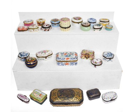 A quantity of 20th century porcelain, Delft and enamel snuff boxes (one tray)
