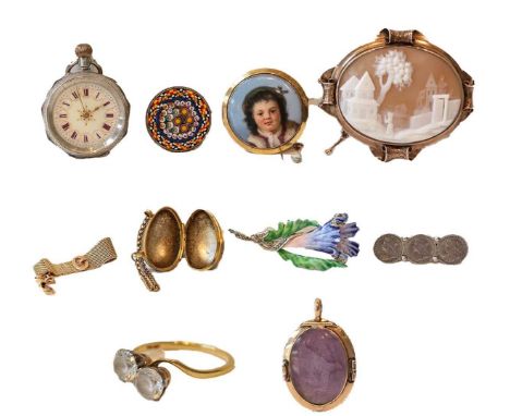 A collection of jewellery including a split pearl mourning pendant/brooch (a.f.), a chain section, unmarked; a cameo brooch; 