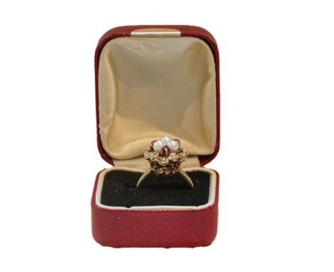 A 9 carat gold cultured pearl and ruby cluster ring, finger size KCondition report: Gross weight 4.8 grams.