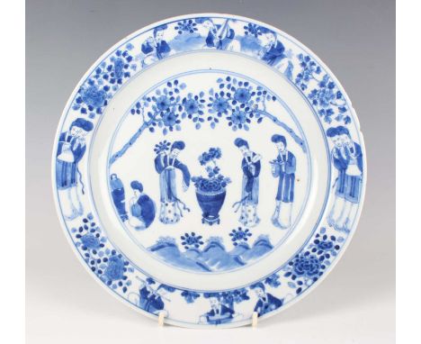 A Chinese blue and white export porcelain circular dish, mark of Kangxi and probably of the period, the centre painted with f