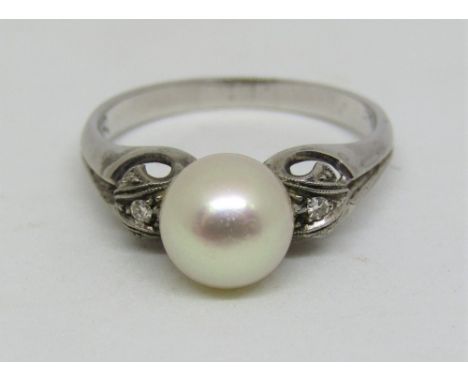 Art Deco style 18ct white gold ring set with a large pearl and diamonds to the shoulders, the pearl measuring 8mm in diameter
