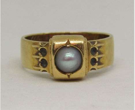 Victorian 18ct mourning ring set with a pearl, inner shank inscribed 'Marianne Drabble, born May 8, 1795, died Oct 17th 1876'