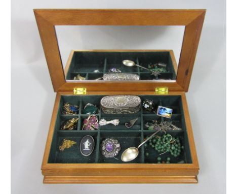 Mixed lot comprising a silver Blue John pendant - maker BJK, Edwardian embossed silver ring box, silver butterfly wing brooch