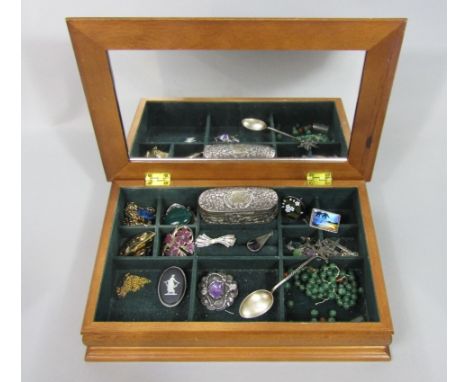 Mixed lot comprising a silver Blue John pendant - maker BJK, Edwardian embossed silver ring box, silver butterfly wing brooch