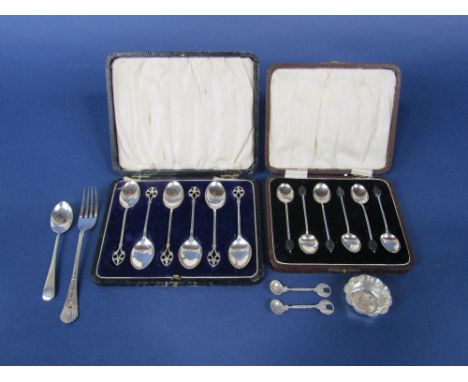 Cased set of six Arts &amp; Crafts style coffee spoons with interesting trefoil pierced knops, maker I S Greenberg &amp; Co, 
