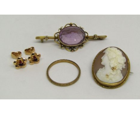 Mixed group of jewellery comprising a pair of contemporary 18ct floral stud earrings, a yellow metal fancy bar brooch set wit