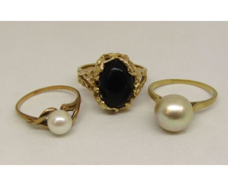 Three dress rings; vintage 14k example set with onyx, size T, further 14k example set with a large pearl, size Q/R and anothe
