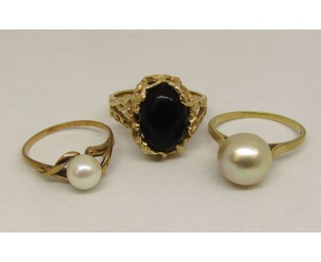 Three dress rings; vintage 14k example set with onyx, size T, further 14k example set with a large pearl, size Q/R and anothe