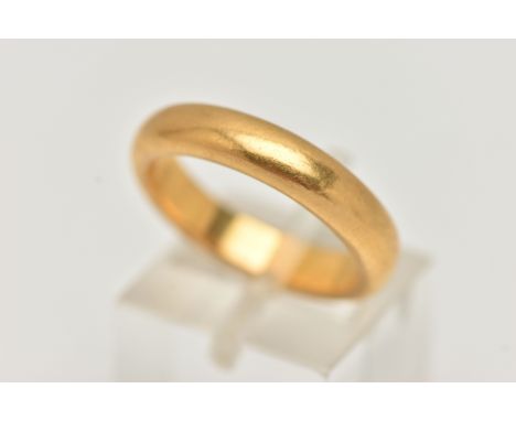 A 22CT GOLD POLISHED RING, approximate band width 4.3mm, hallmarked 22ct Birmingham, ring size N, approximate gross weight 8.
