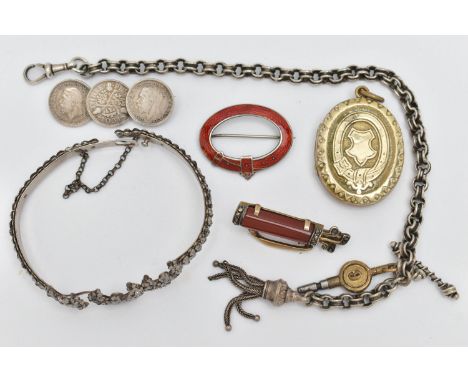 AN ASSORTMENT OF JEWELLERY ITEMS, to include a silver and red enamel buckle brooch 'Arthur Johnson Smith' Birmingham 1919, ap