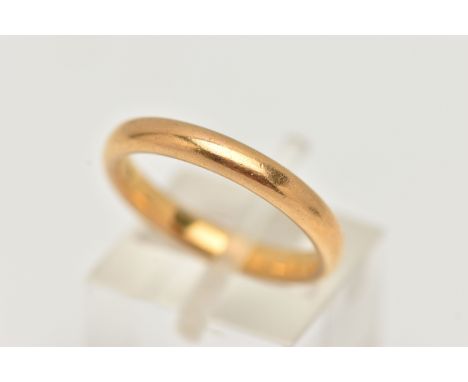 A 22CT GOLD BAND RING, polished band, approximate band width 3.1mm, hallmarked 22ct Birmingham, ring size M, approximate gros