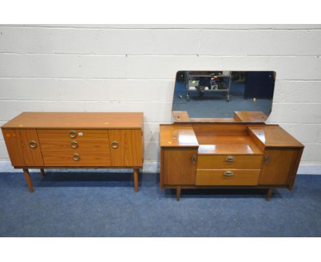 A MID CENTURY TEAK EFFECT SCHREIBER SIDEBOARD, with two cupboard doors, flanking there graduated drawers, width 121cm x depth