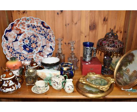 A GROUP OF LATE 19TH/EARLY 20TH CENTURY CERAMICS, comprising a small Japanese hand painted teapot, milk jug, tea cup and sauc