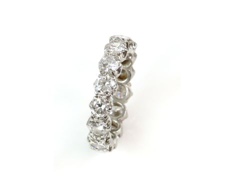 Diamond full eternity ring, claw set with fifteen round brilliant cut diamonds, estimated total diamond weight 3.00 carats, m