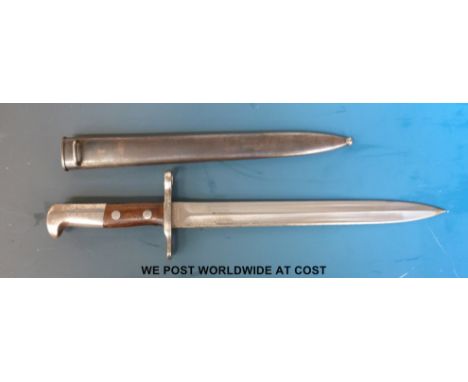 A Swiss model 1918 bayonet in scabbard, Elsener Schwyz to 30cm blade, no. 643500 to hilt