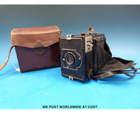 A K W Dresden Reflex box camera c1933 (in original case)
