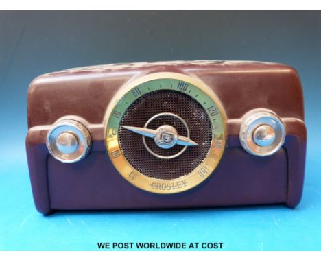 A c1960's vintage Crosley bakelite radio 