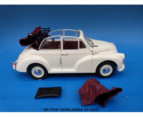 Sun Star diecast model 1:12 scale 1956 Morris Minor 1000 tourer in original box 