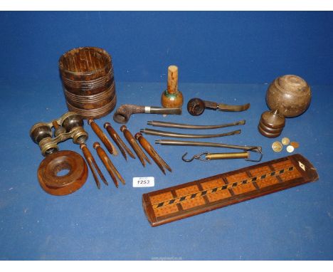 A quantity of Treen and miscellanea including dolly clothes pegs, pipe shafts and pipes, cribbage board, etc.