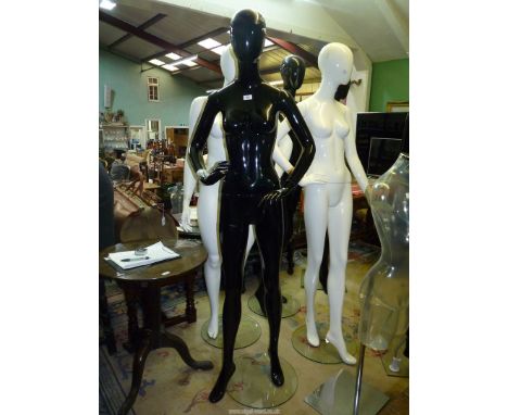 A black gloss full body shop mannequin, 73" tall. N.B. VAT at 20% will be added to the hammer price of this lot.