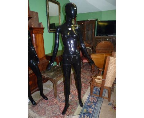 A black gloss full body shop mannequin, 73" tall. N.B. VAT at 20% will be added to the hammer price of this lot.