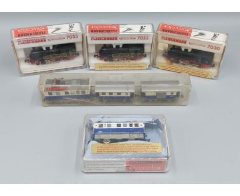 A Fleischmann locomotive number 7969 together with another 7030, another 7033, another 7033 and another Fleischmann locomotiv