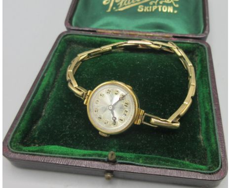 Swiss 18ct gold ladies wristwatch with engine turned silver dial on 9ct rolled gold expanding bracelet, gross 16.38g