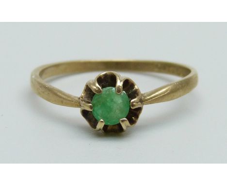 A 9ct gold and emerald ring, 1.1g, K 