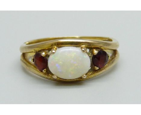 A 9ct gold, opal and garnet ring, 2.1g, J 