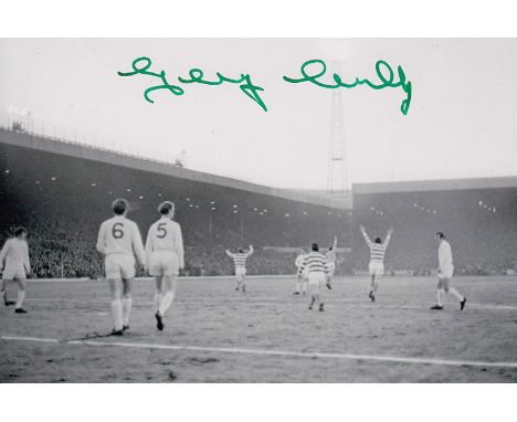 Autographed GEORGE CONNELLY 6 x 4 photo : B/W, depicting GEORGE CONNELLY running away in celebration after scoring the winnin