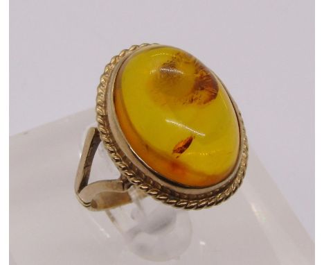 9ct cabochon amber ring, maker 'R C', Sheffield 1997, size P, 4.8g 
