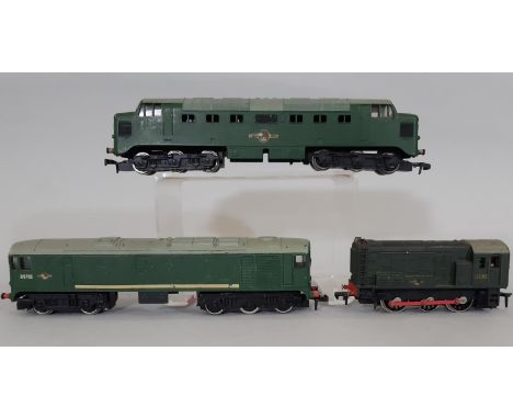 Three Hornby Dublo locomotives all in BR green comprising diesel 2233 Dublo Class 28 D5702, Shunter 2231 Class 08 D3302 and o