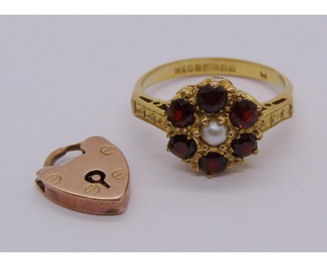 9ct garnet and pearl cluster ring, size K and a small 9ct heart padlock clasp (clasp af), 3.1g total (2) 