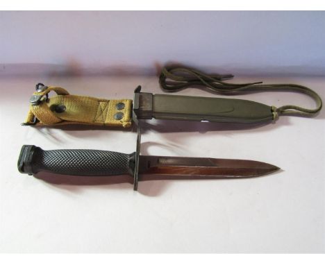 An American Army issue M8 A1 bayonet, complete with scabbard and leg tie. 34cm 