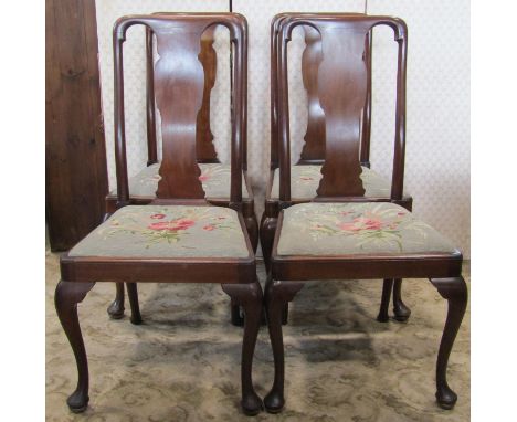 A set of four good quality Queen Anne style mahogany dining chairs with shaped splats over floral tapestry upholstered drop i