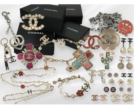 Ohrstecker/Brosche/Armband/Collier: hochwertige und seltene Sammlung vintage Chanel-Schmuck: 23 verschiedene Schmuckstücke vo