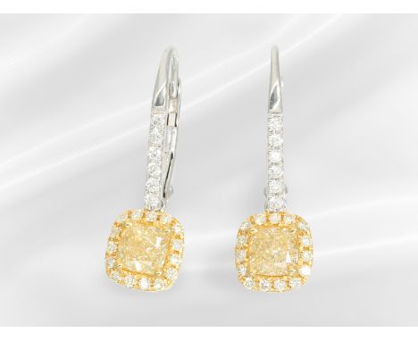 Ohrringe: moderner Brillant-Ohrschmuck mit begehrten Fancy Diamanten, 2 x 0,55ct Fancy Yellow: Ca. 23 mm lang, ca. 3,1g, 18K 